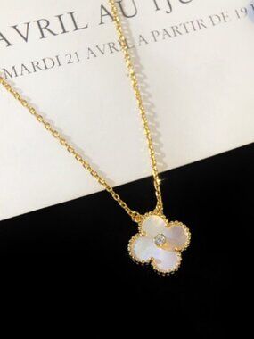 ✨ Van Cleef & Arpels White Necklace ✨